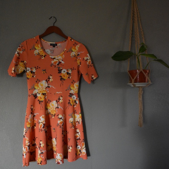 🧡Pretty Summertime Floral Dress - Picture 3 of 7